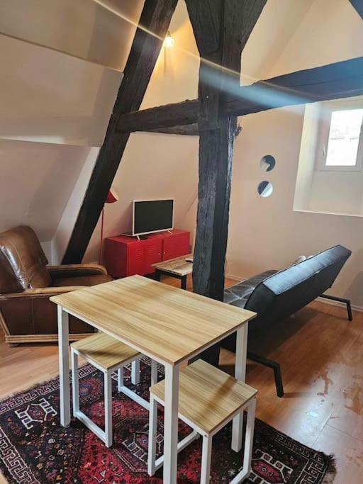 Le Petit Medieval Leilighet Montluçon Eksteriør bilde