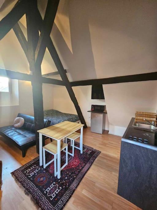 Le Petit Medieval Leilighet Montluçon Eksteriør bilde