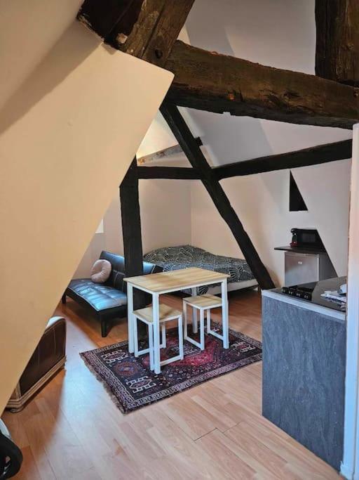 Le Petit Medieval Leilighet Montluçon Eksteriør bilde